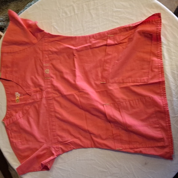 Wonder Flex Scrub Top - Picture 1 of 2